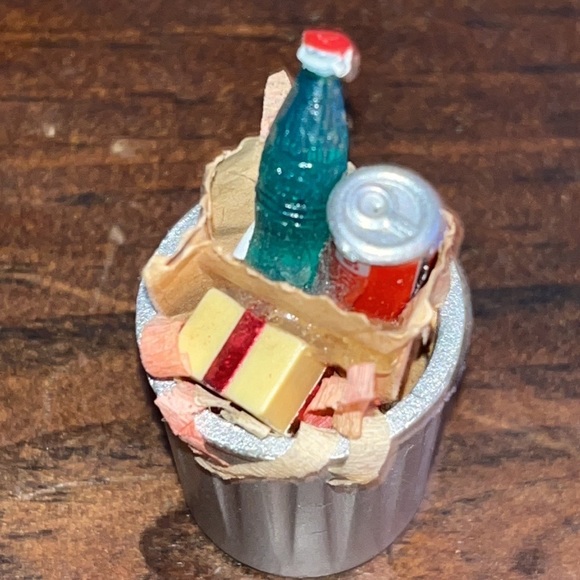 Dept 56 The Original Christmas Snow Village Vintage Single TRASH CAN 52094 (56f) - Picture 4 of 5